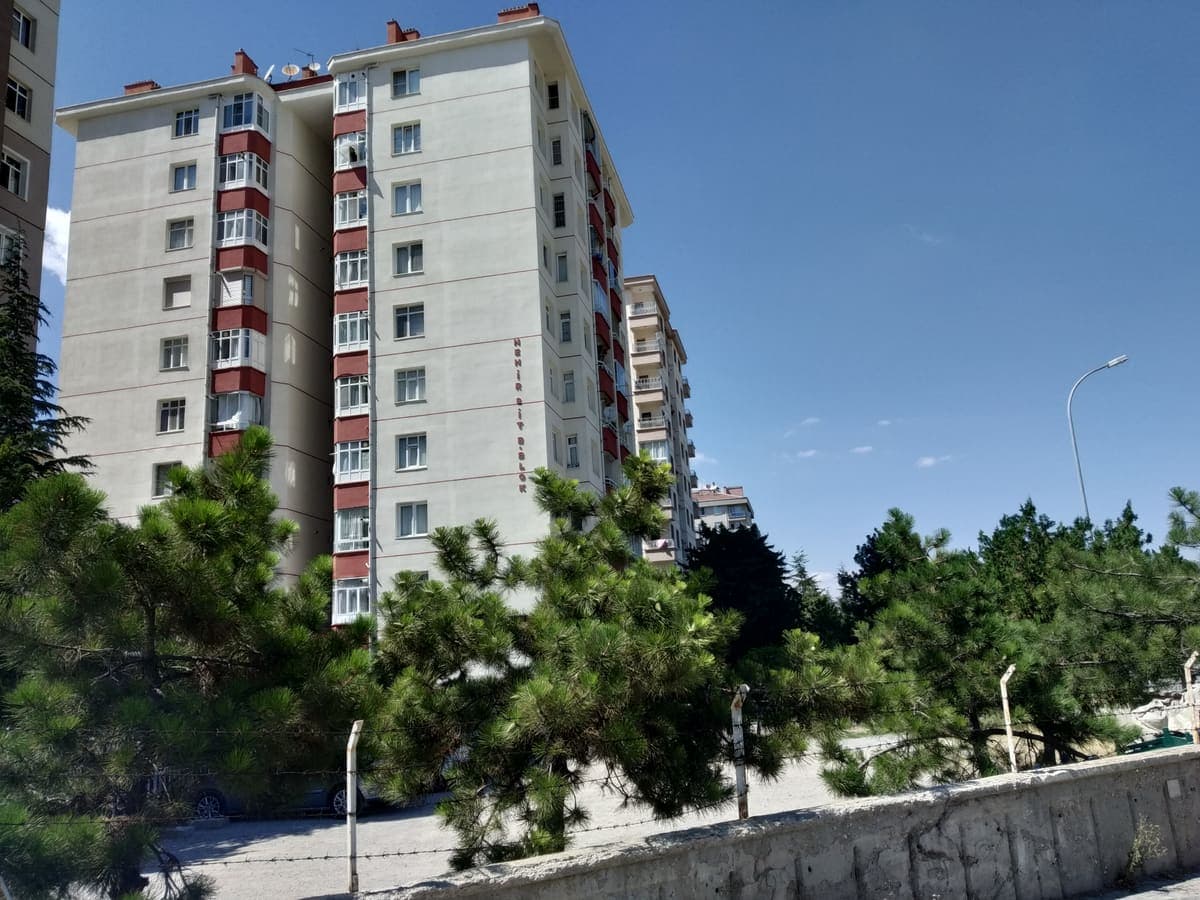 Merkez Cedit Mahallesi'nde 3+1 Daire | 129 m² — Okula ve hastaneye yürüme mesafesi