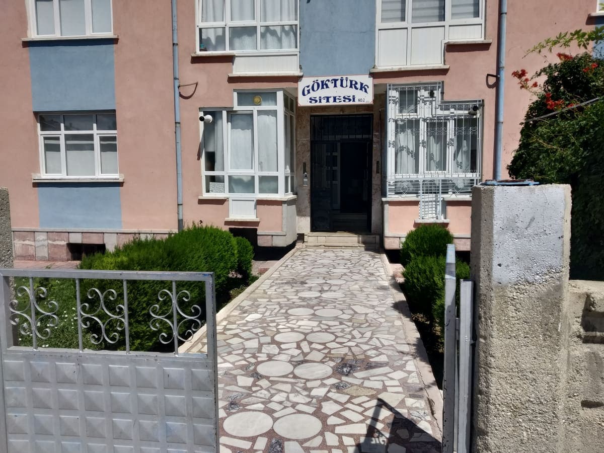 Merkez Alipaşa Mahallesi'nde 3+1 Daire | 104 m² — Ara kat, güneşli