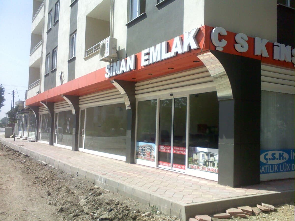 Altıntaş Hürriyet Mahallesi'nde İş Yeri | 204 m² — Vitrinli, geniş cepheli